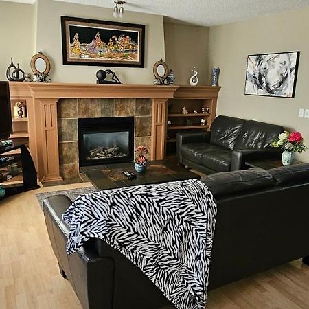 Spacious Comfortable Air-Conditioned. Near Airport! YYC المظهر الخارجي الصورة